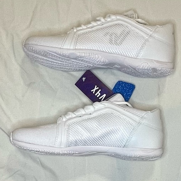 Varsity Shoes Nwt White Womens Size 8 Varsity V4x Cheer Shoes